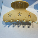 EYELET HAIR CLIP