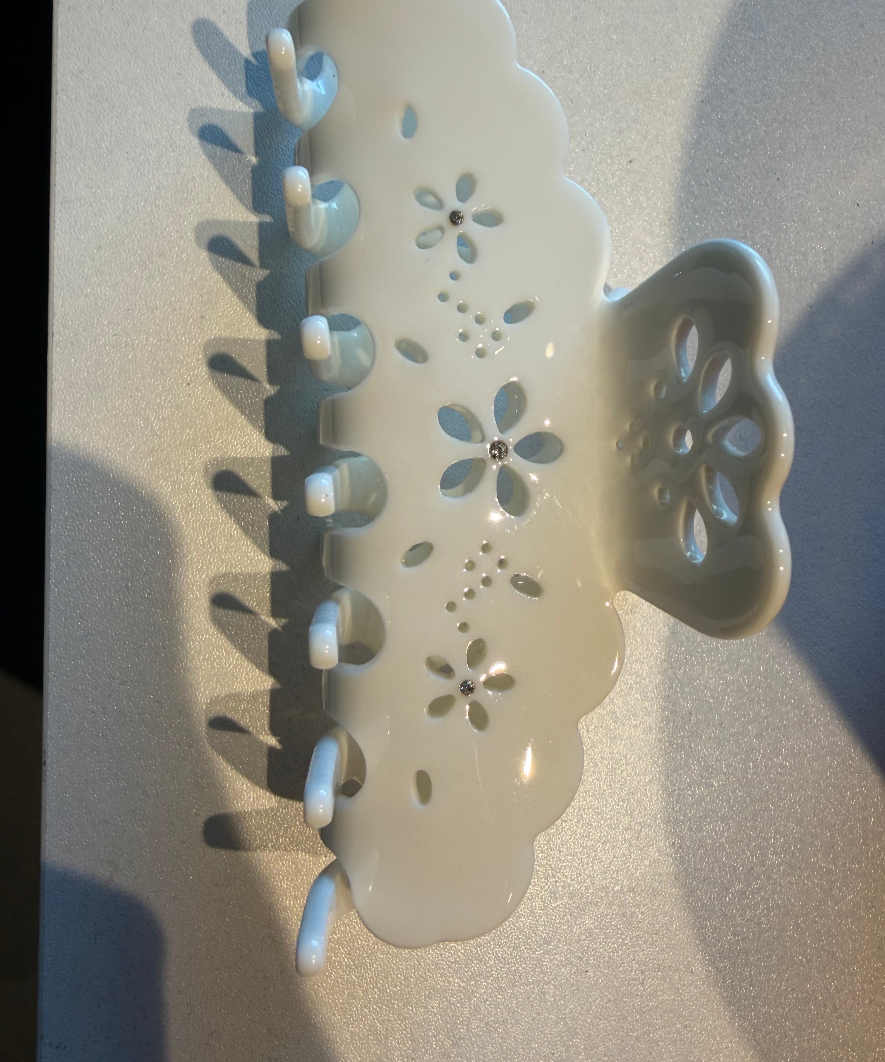 EYELET HAIR CLIP